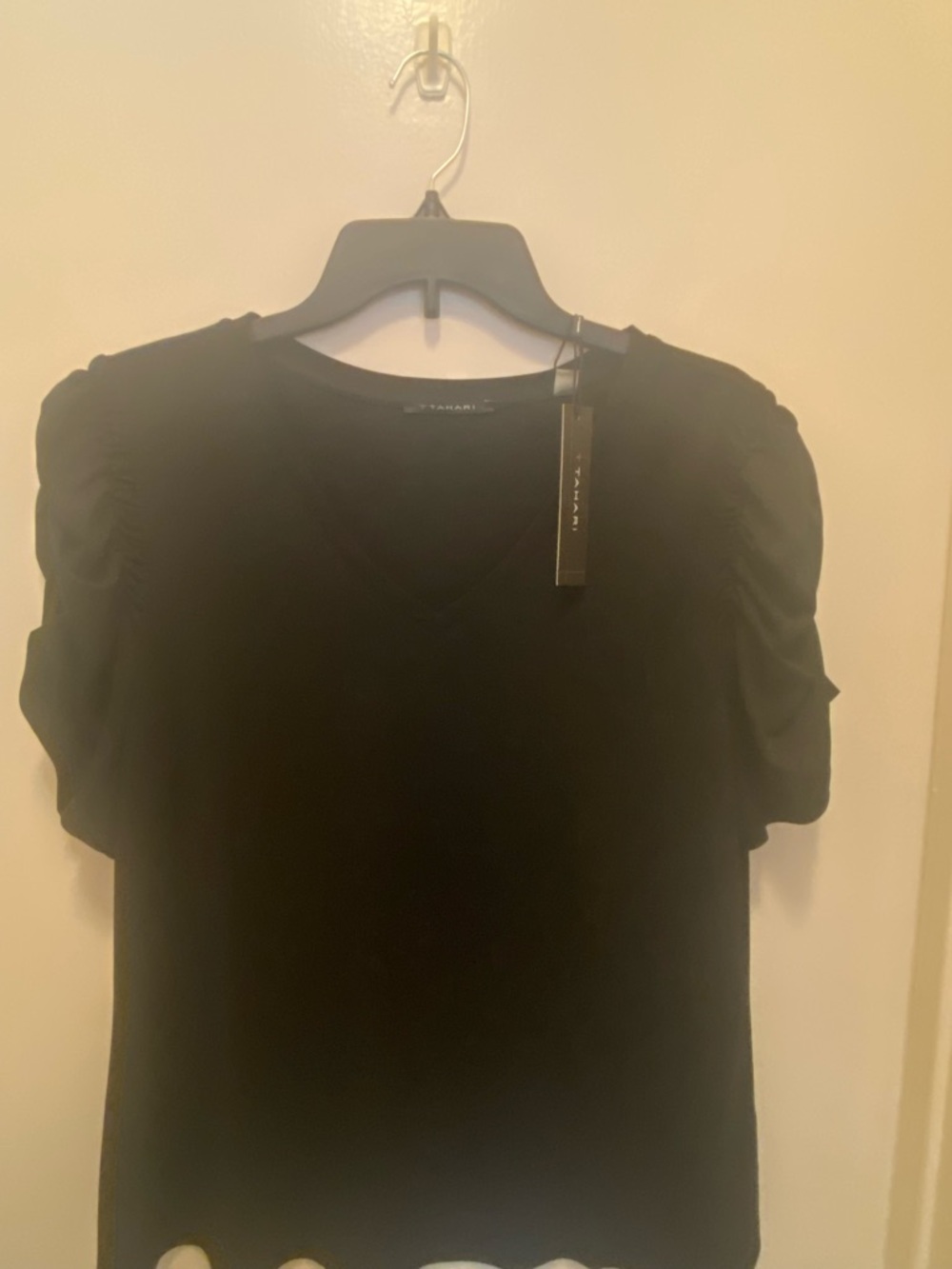 T Tahari Black V-Neck Puff Sleeve Top